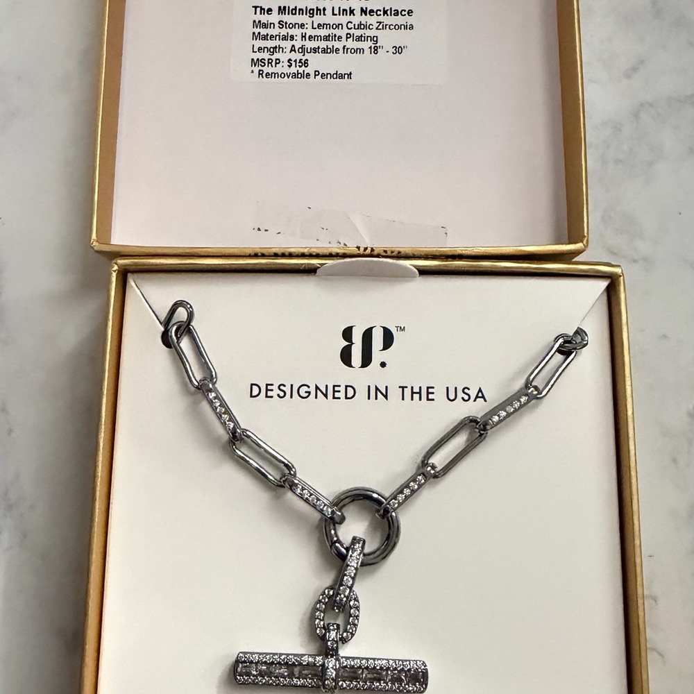 The midnight link necklace